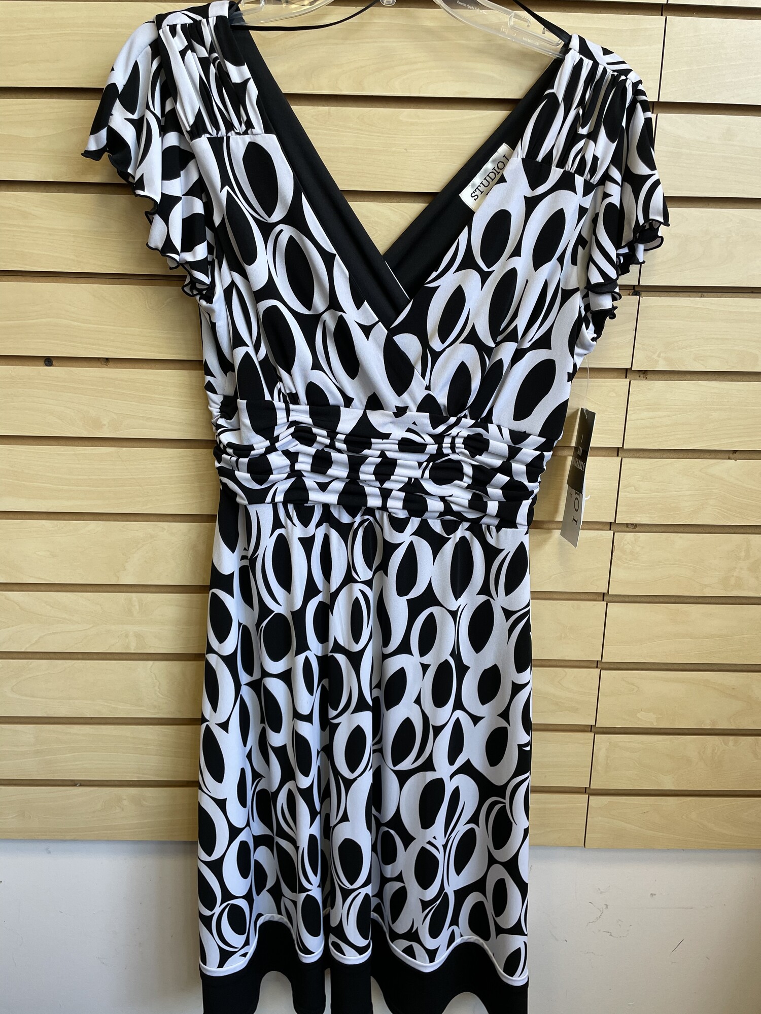 NWT Studio 1 Petite Dress, Knee Length, Cap Sleeves, Black with White Oval Pattern, Surplice Top, Gathered Waist, Strechy Fabric, Size: Large Petite