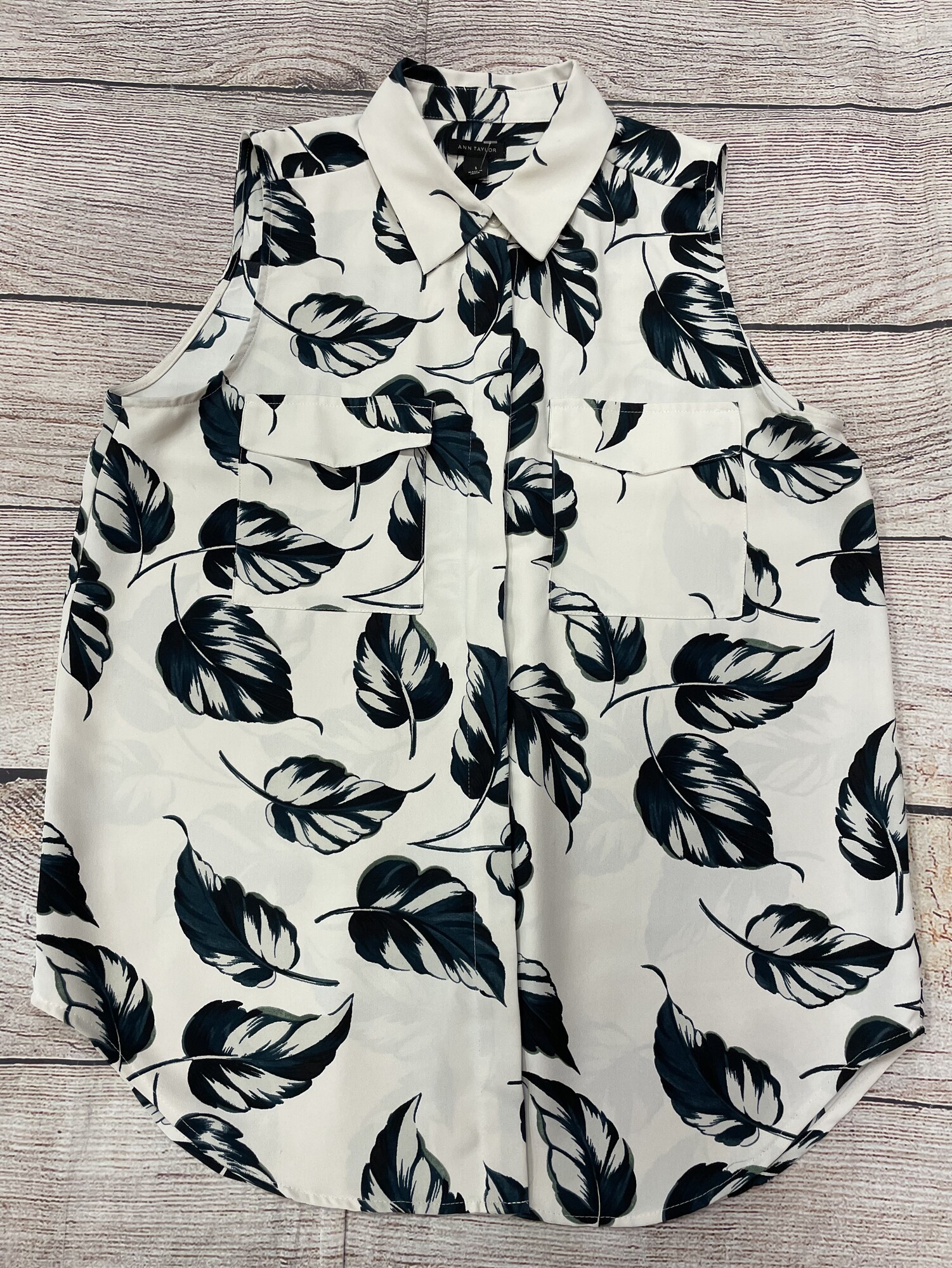 Ann Taylor Sleeveless Blouse, Cream with a Dark Teal Leaf Pattern, Front Pockets and a Hidden Button Up Front, Size: Small