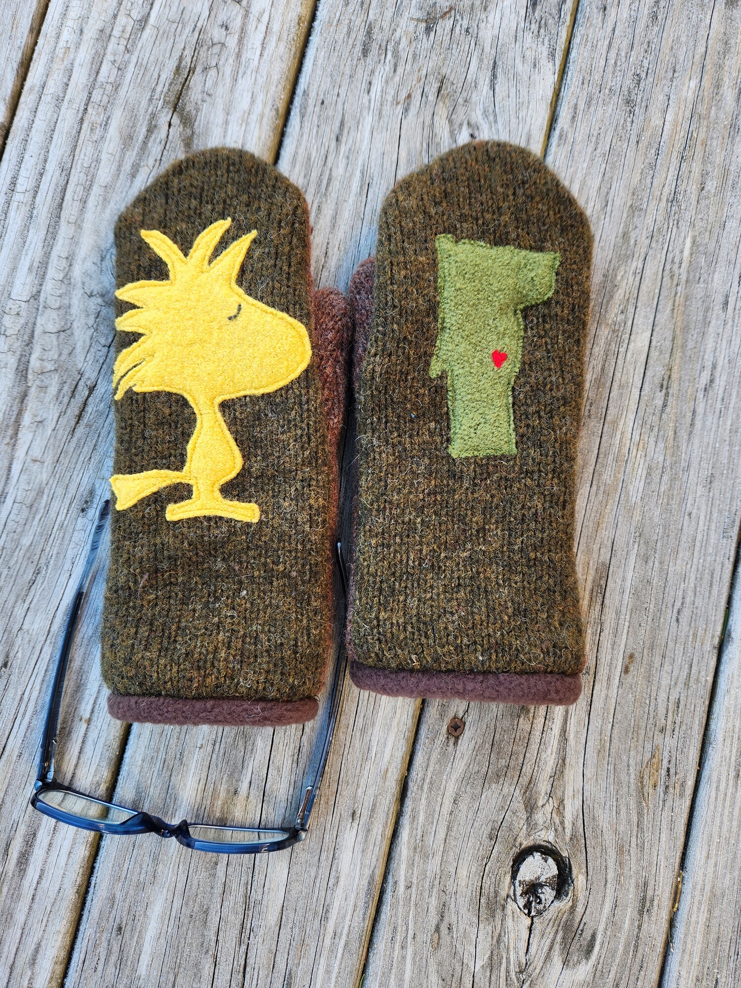 WOODY & VT,
RECYCLED MITTENS OUT OF SWEATERS
 Size: Large