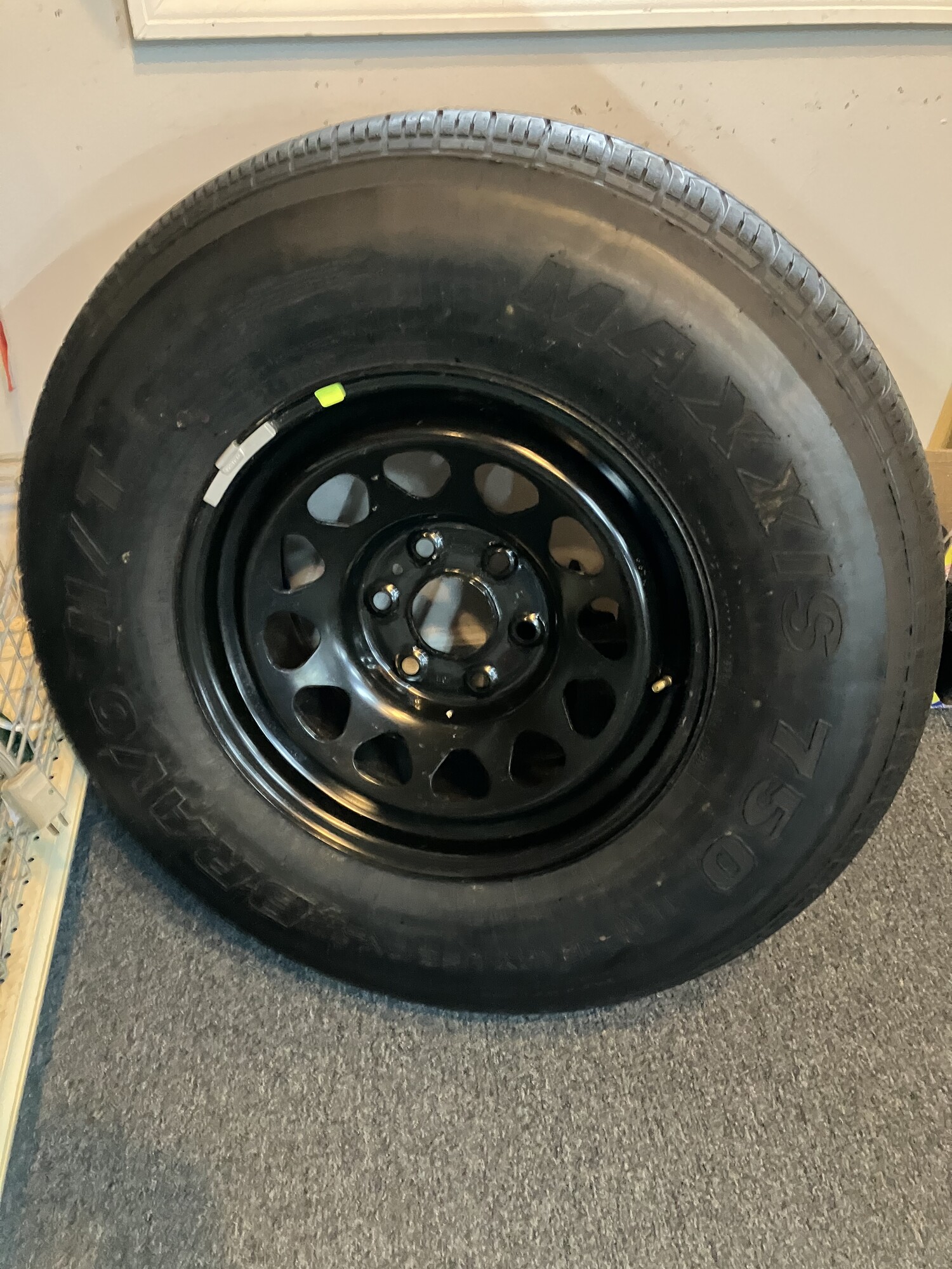 Spare Tire, Chevrolet Truck, Size: 255/80/17, 6 lug
NEW
