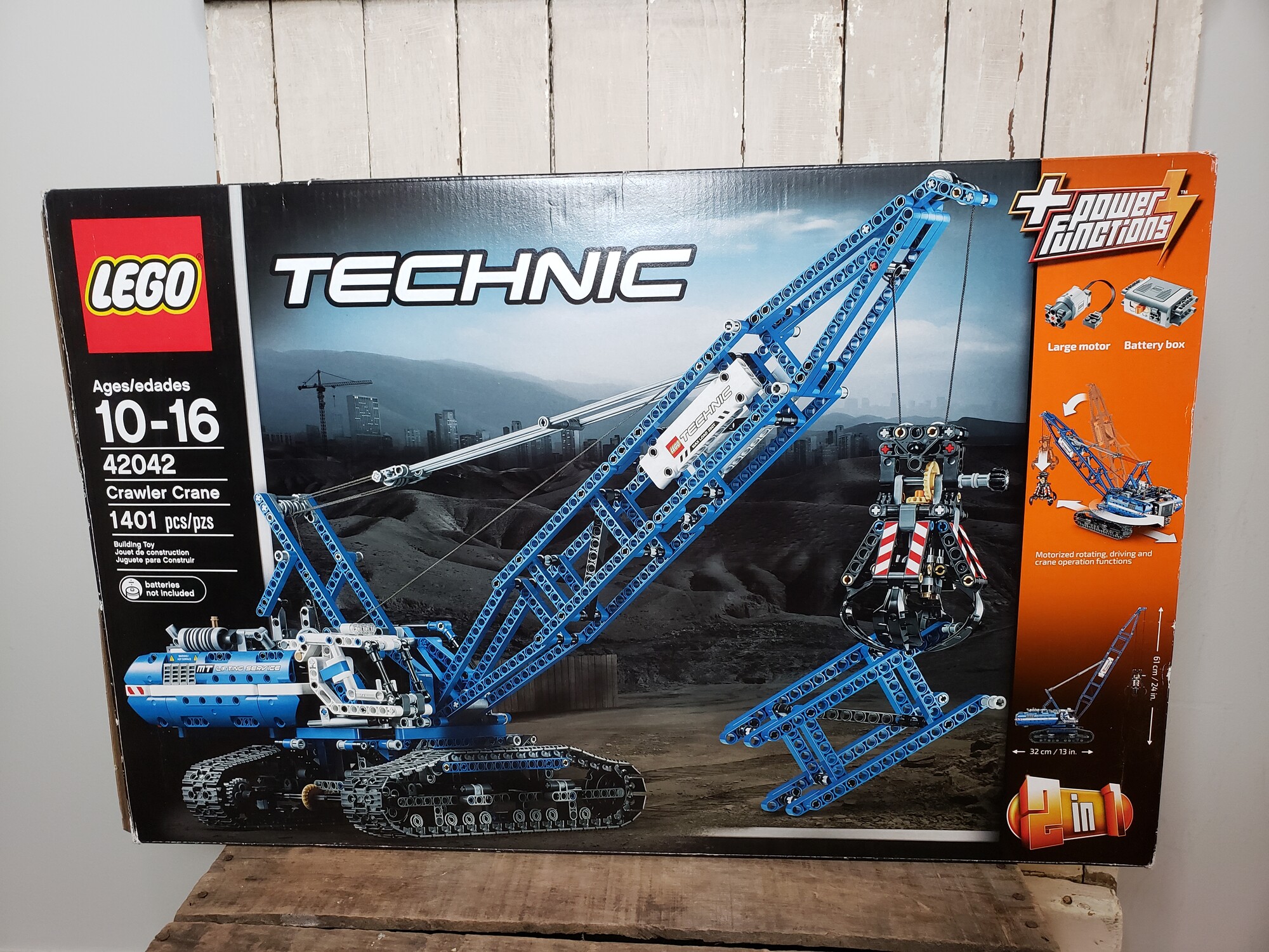 LEGO Technic Crawler Crane 42042, Used and in good conditon. Built by an adult for display collection.