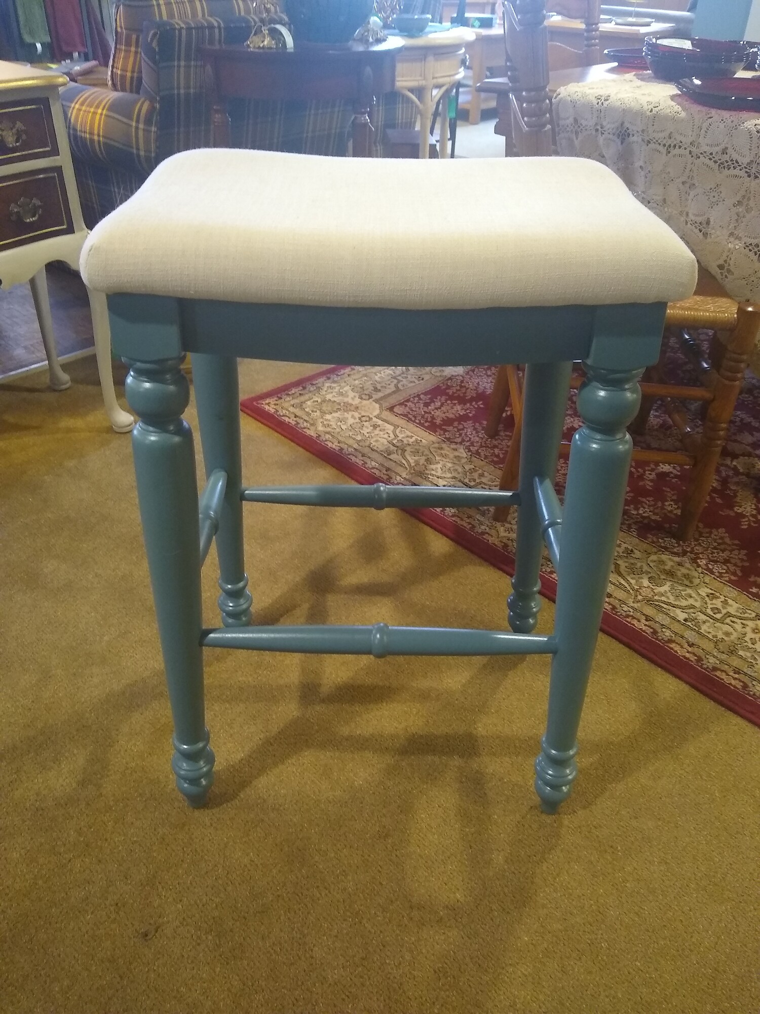 Upholstered Saddle Stool

Off white upholstered saddle stool with painted blue wood base.

Size: 20 in wide X 14 in deep X 29 in high