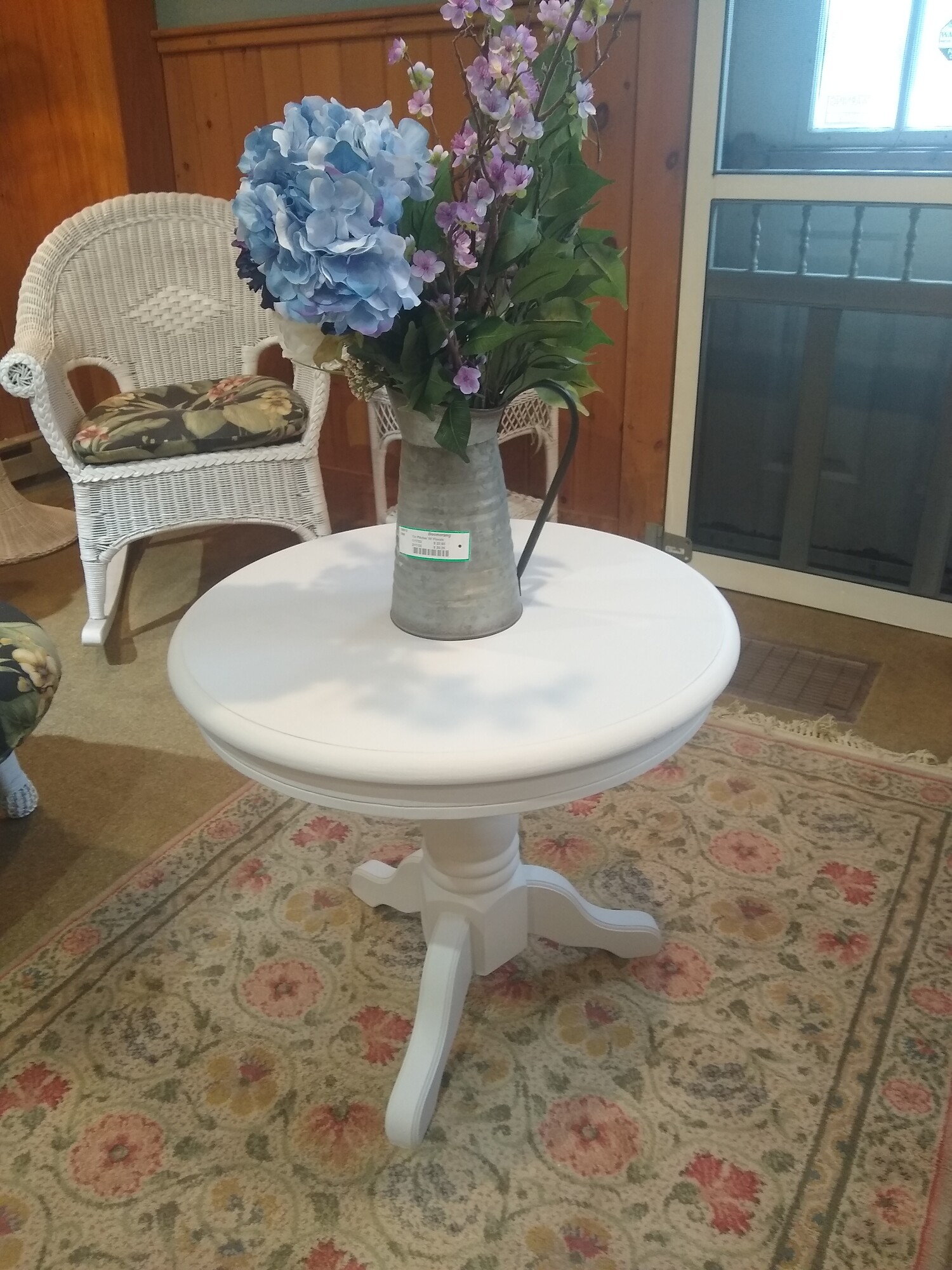 Lt Grey Rnd Pedestal Table

Painted light grey round pedestal table.

Size: 24 in diam X 22 in high