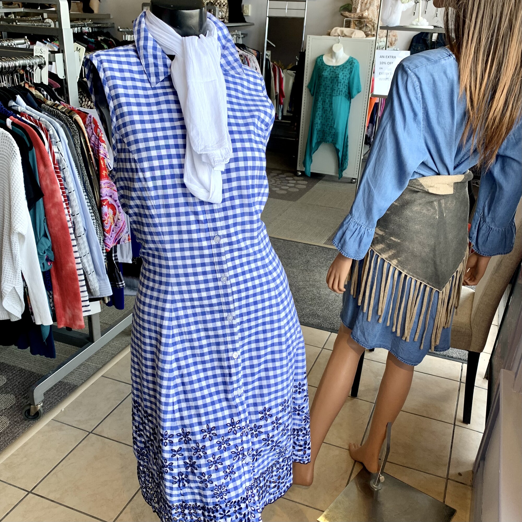 Isaac Mizrahi Live Dress,
Colour: Blue and white gingham,
Size: 10,
Lined button down dress,