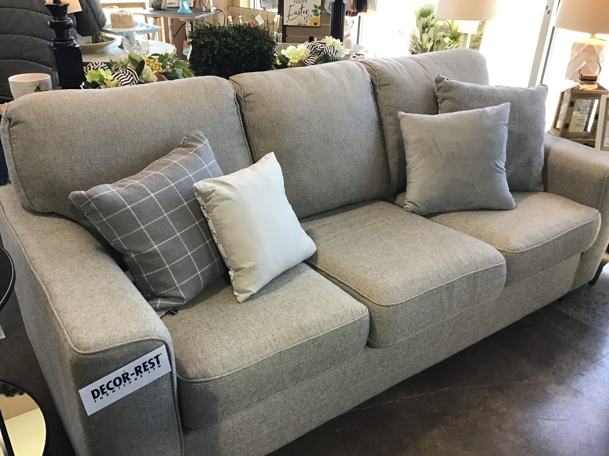 This beautiful neutral sofa is in excellent condition and very comfortable! It features 3 flippable seat cushions and stationary back cushions. The fabric is a gray/cream tweed. Great piece for your family room, game room or living room.
Dimensions are 85 in x 39 in x 38 in