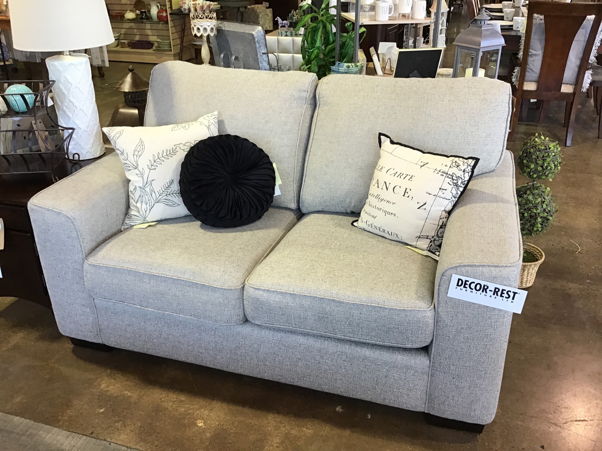 This beautiful neutral loveseat is in excellent condition and very comfortable! It features 2 flippable seat cushions and stationary back cushions. The fabric is a gray/cream tweed. Great piece for your family room, game room or living room.
Dimensions are 63 in x 39 in x 38 in