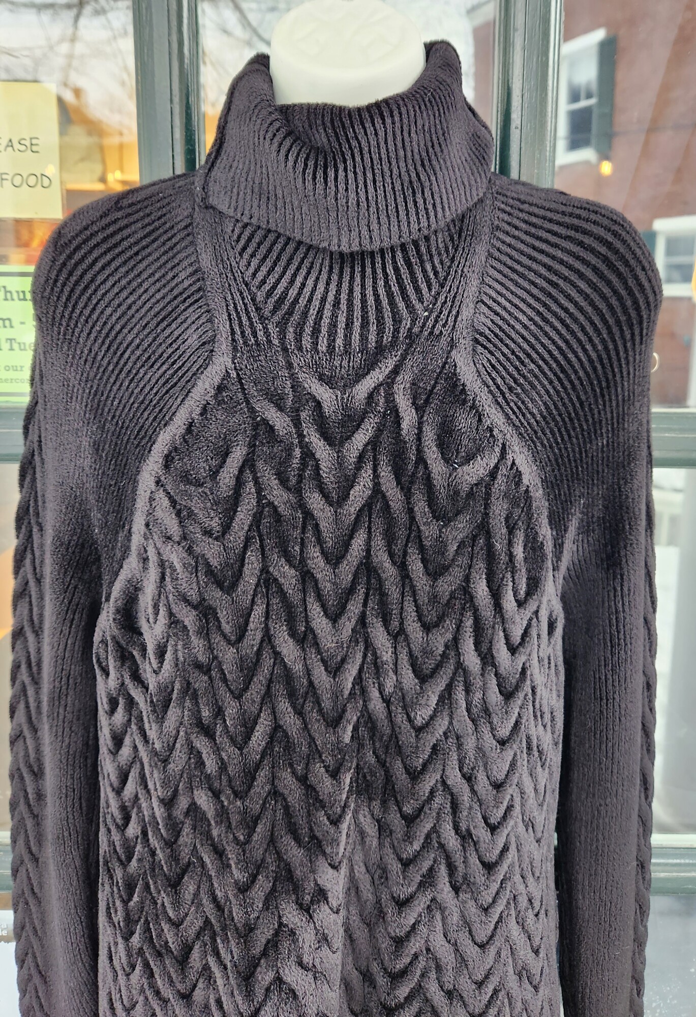 Haider Ackerman Black Cable knit turtleneck Sweater Size S
Haider Ackermann Black cable knit turtleneck jumper size Small
Black cable knit jumper from Haider Ackermann featuring a ribbed roll neck, long sleeves, a fitted silhouette and a ribbed hem and cuffs.
Pit to Pit 16 inches across
Pit down sleeve 18 inches
Waist 16.5 inches across
Down the Back 27 inches
made in Belgium
EUC
Retails $1100

model is 5'10 wearing a Small