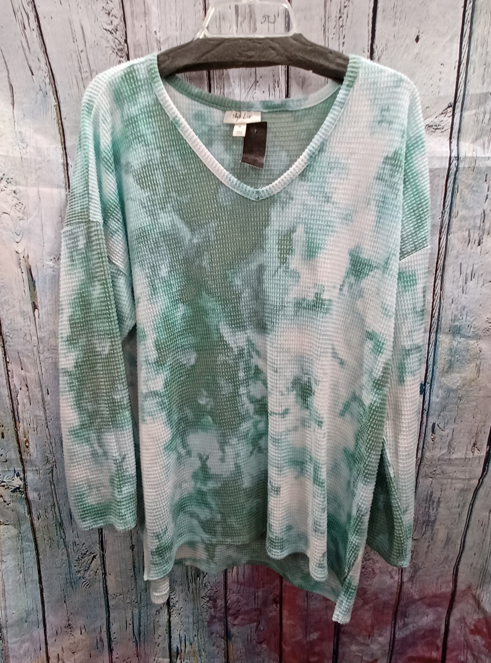 Super soft waffle done in a green and white tiedye.