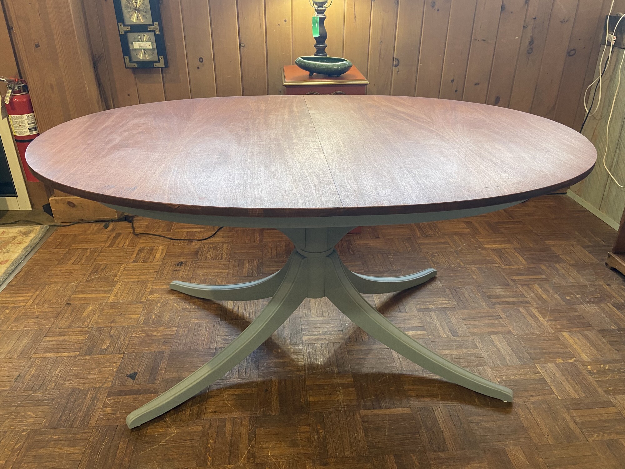 Oval Cherry Dining Table

Size: 60x42x30