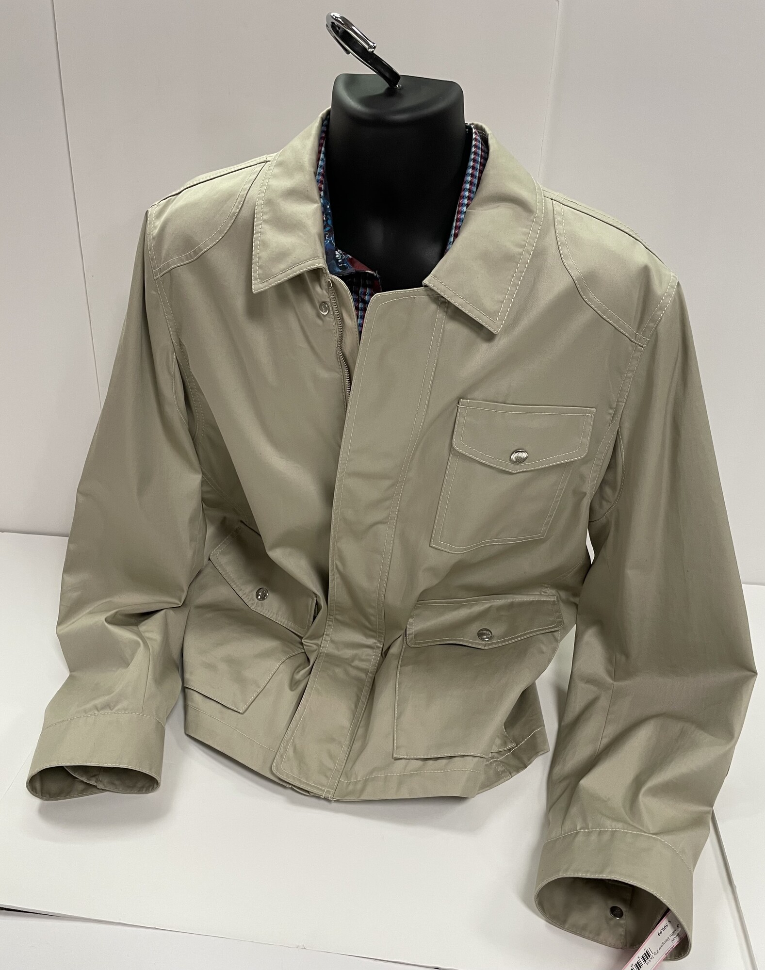 Brioni:  Mens Designer Zip Jacket, Beige, Size: XL
This jacket is in perfect condition and would make a great addition to any man's wardrobe.