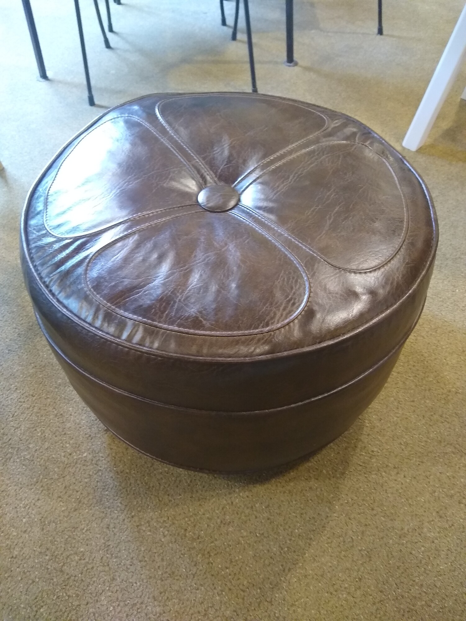 Vtg MXM Ottoman On Wheels

Vintage faux leather ottoman on rollers.  Great condition!


Size: 19 in diam  X  !3 in high