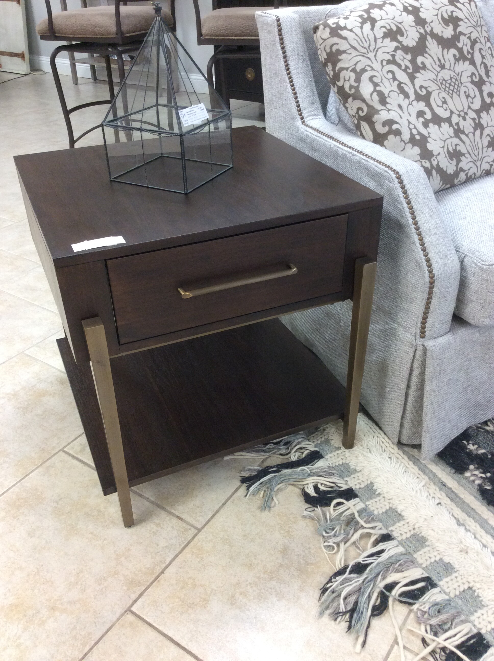 This is a lovely end table by Riverside Furniture. Modern in design,  it includes a drawer with dovetail jointing.