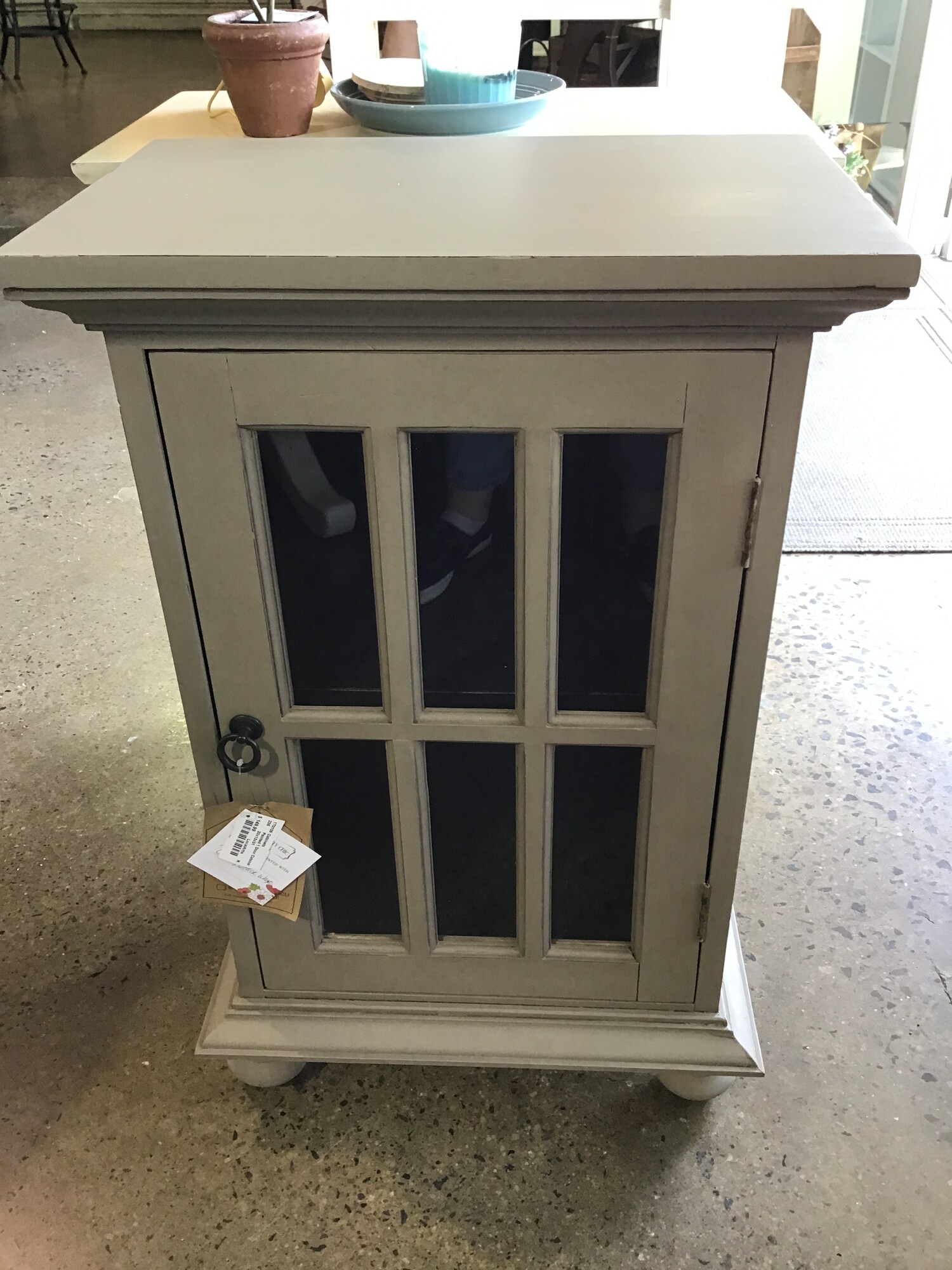 This super neutral cabinet was painted by one of our local artists using Country Chic Driftwood paint and a combination of clear and dark wax. It features a glass door and lower shelf.
Dimensions are 20 in x 13 in x 31 in