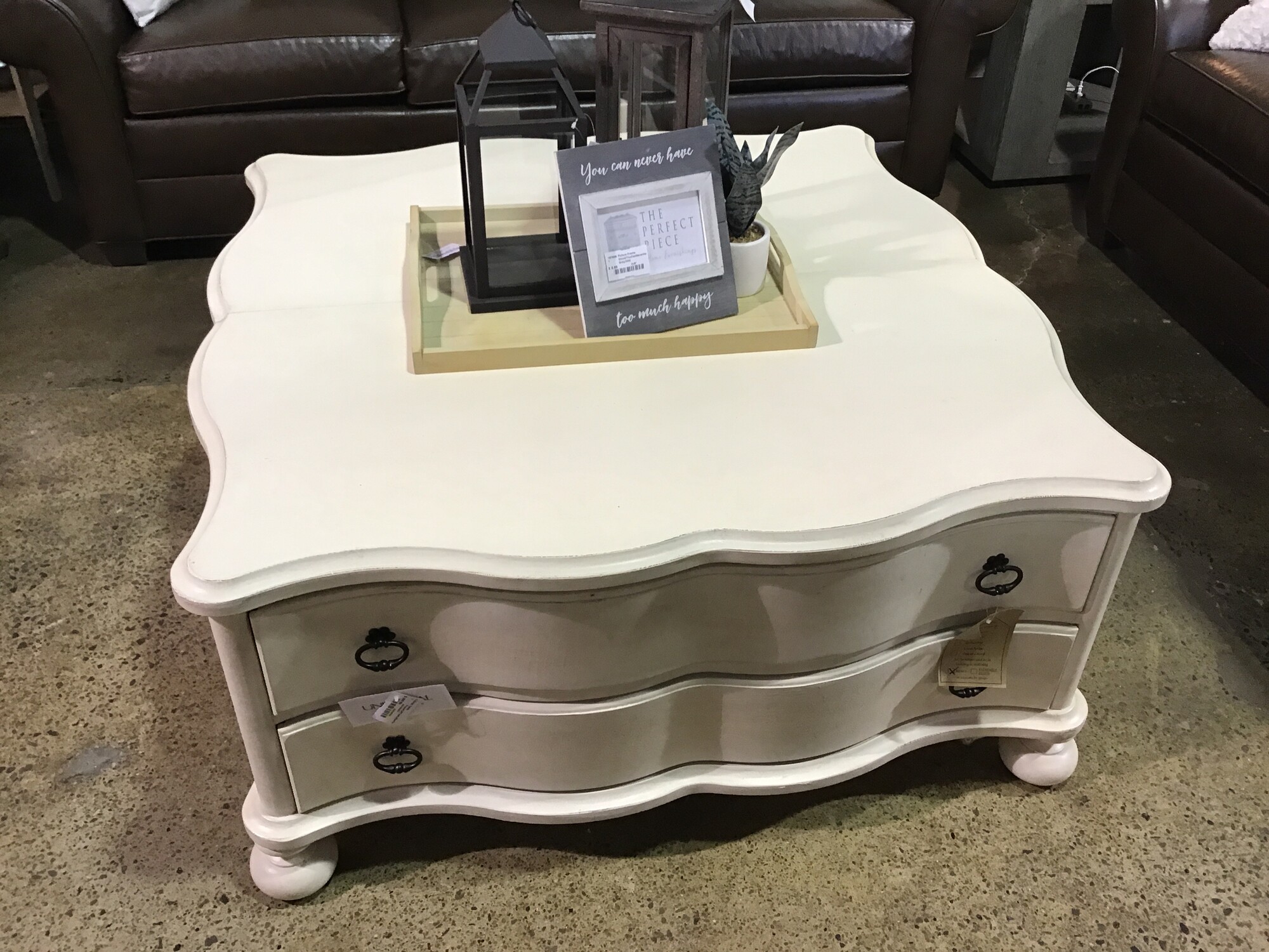 Universal Furniture
Cream
Square coffee table
2 large drawers
Convenient lift top mechanism
Bun feet
Ring drawer pulls

Dimensions:  44x44x21