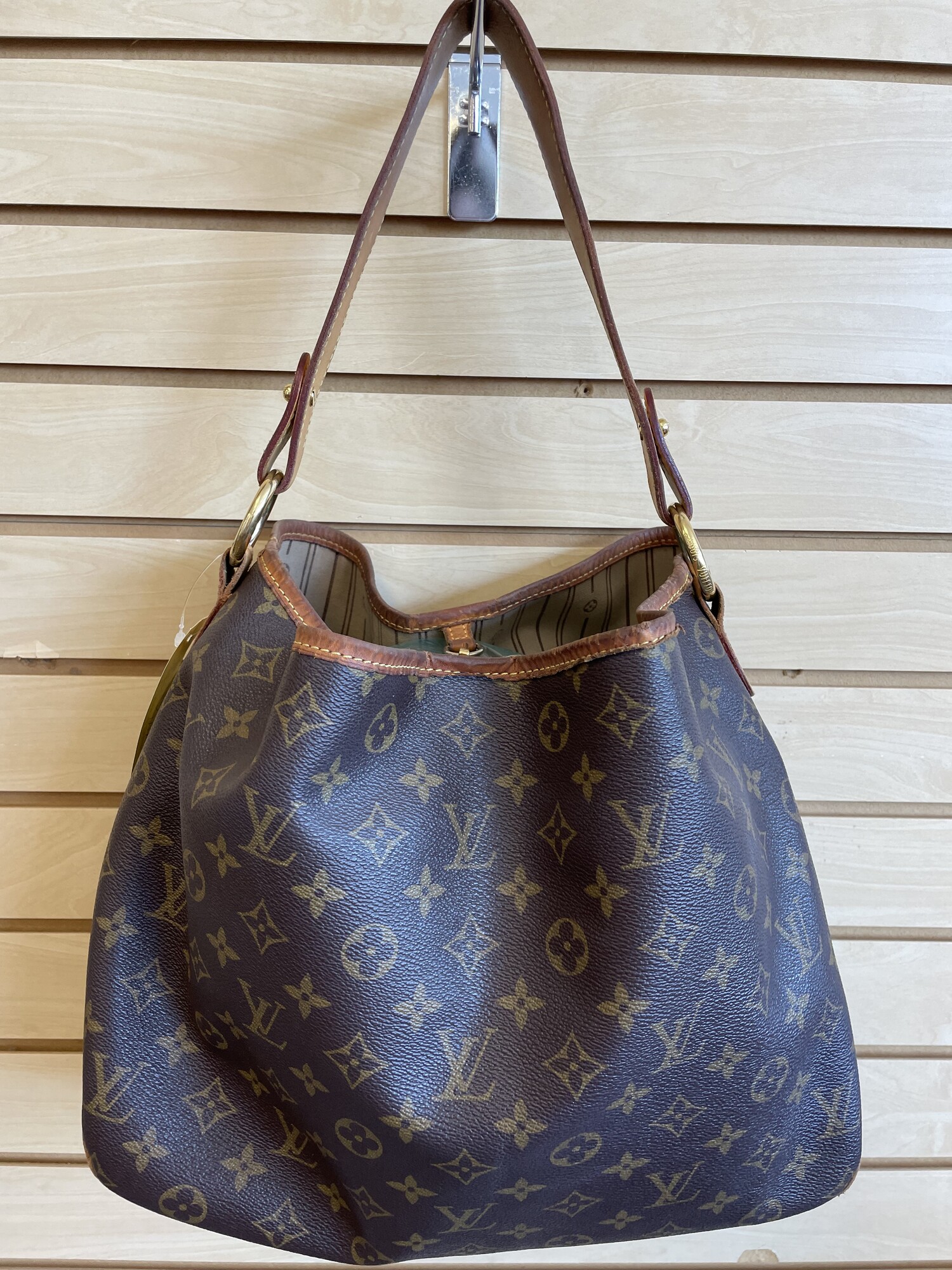 LV Delightful  Walk In Closet