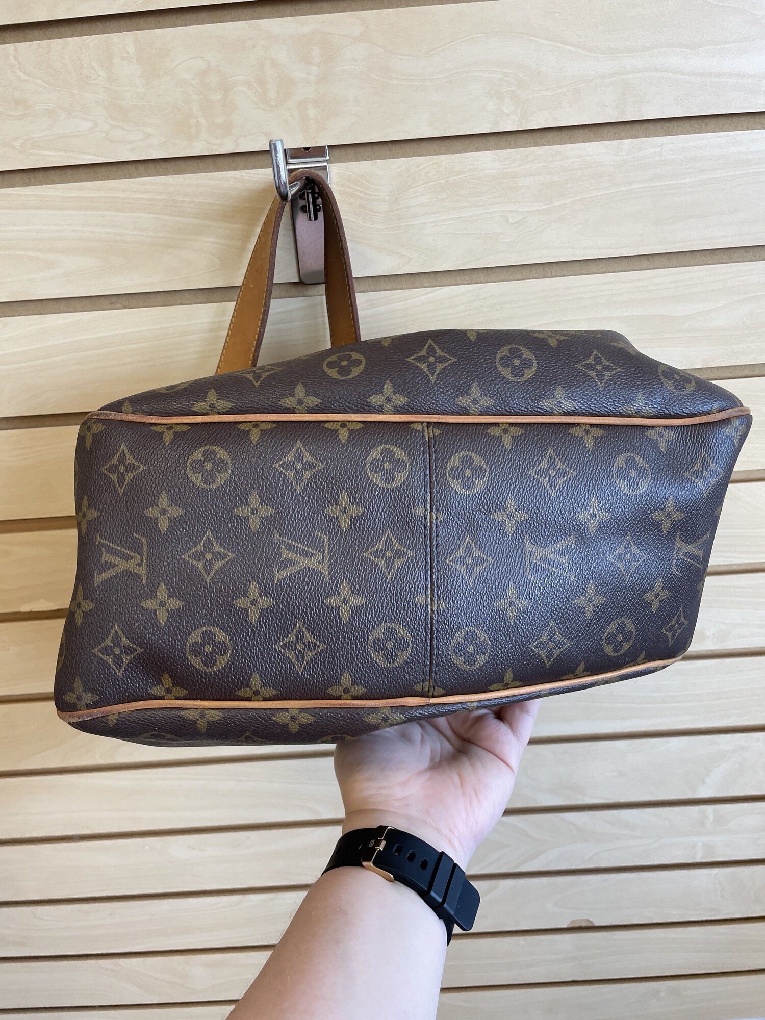 LV Delightful  Walk In Closet