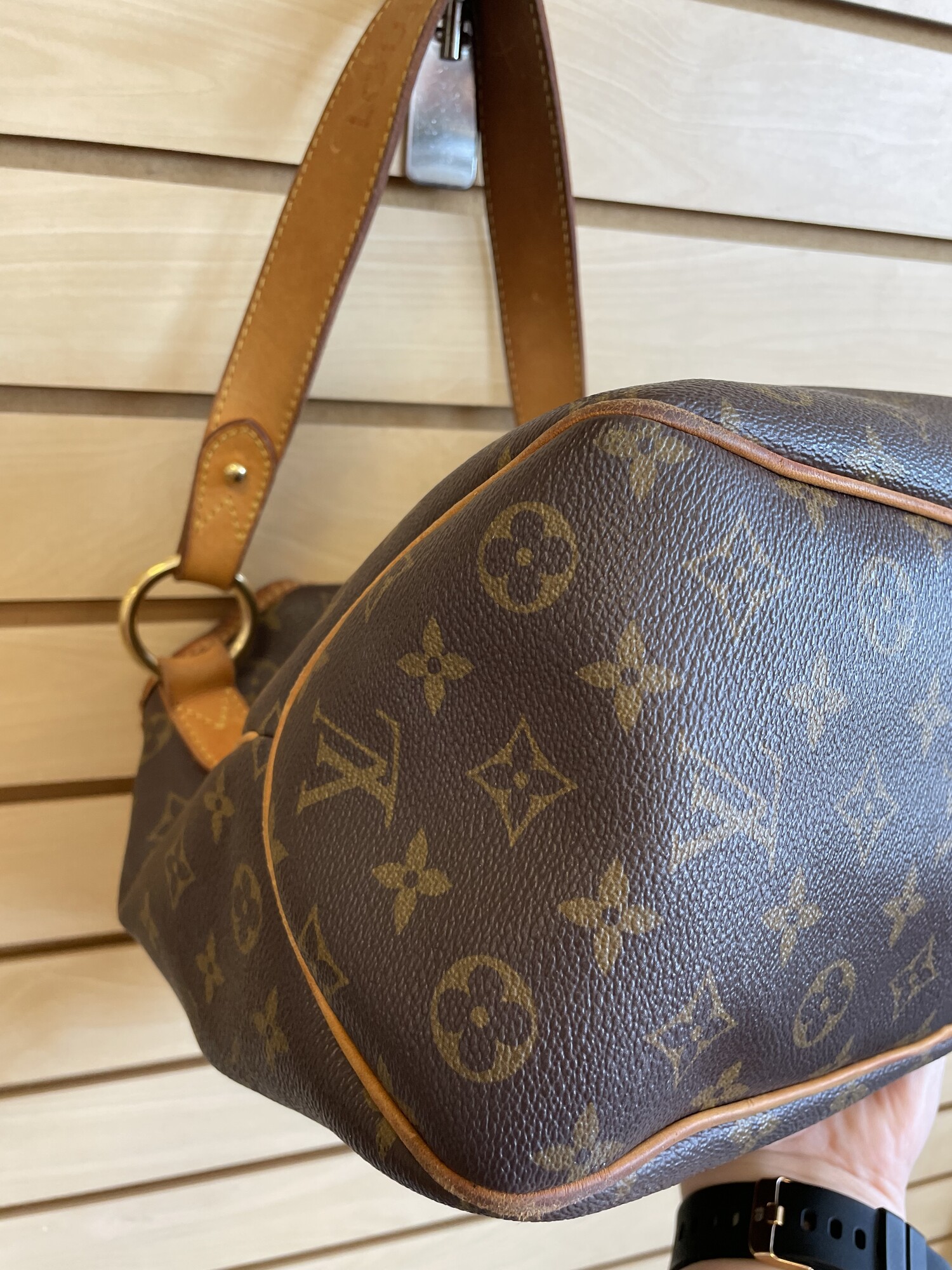 LV Delightful  Walk In Closet