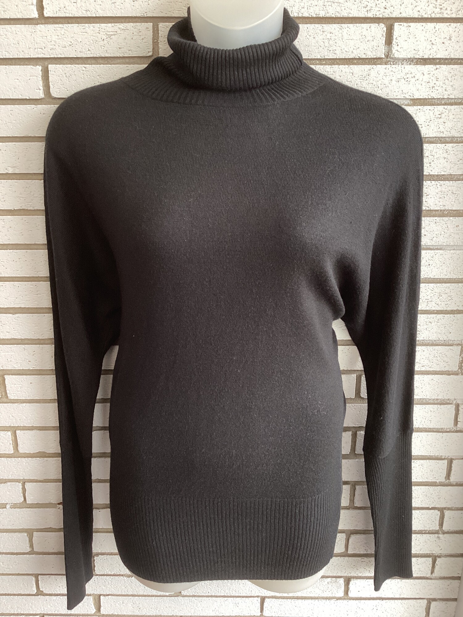 Ls Opn Back Sweater, Black, Size: M/Large