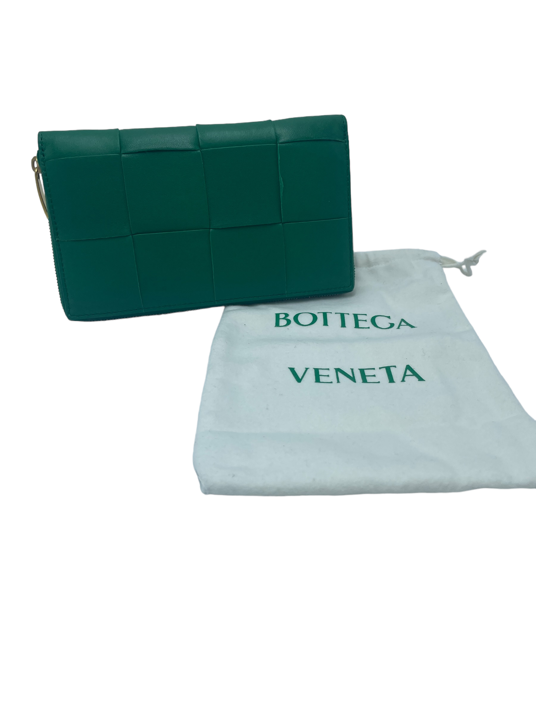 Bottega Cassette ZipAround, Green, Size: OS<br />
<br />
condition: PRISTINE. dustbag included<br />
<br />
7.5 x 4.5 x .75 inches<br />
<br />
original retail: $1000