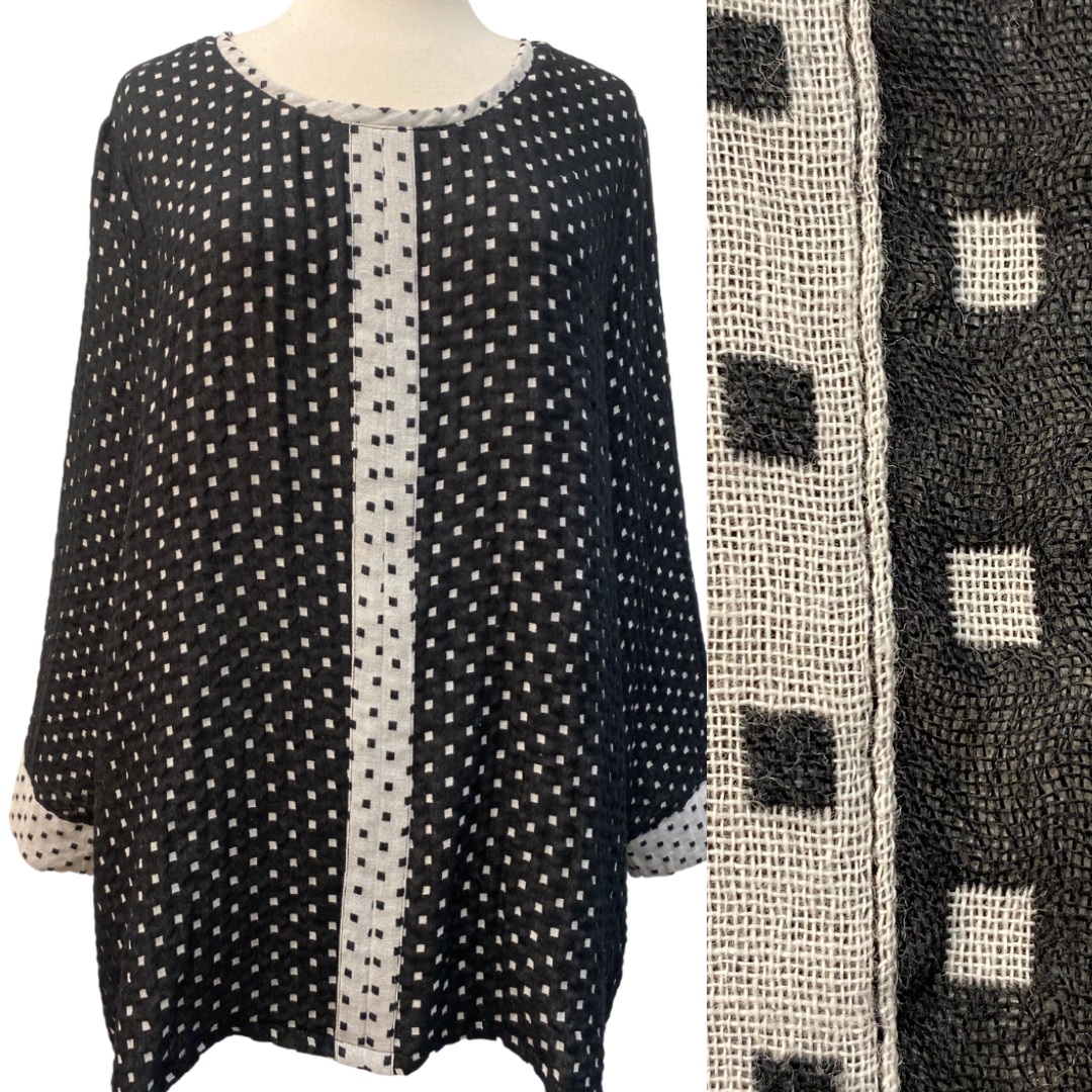 Habitat Square Pattern Tunic
Absolutely Stunning!
Colors: Black and White
Size: XL