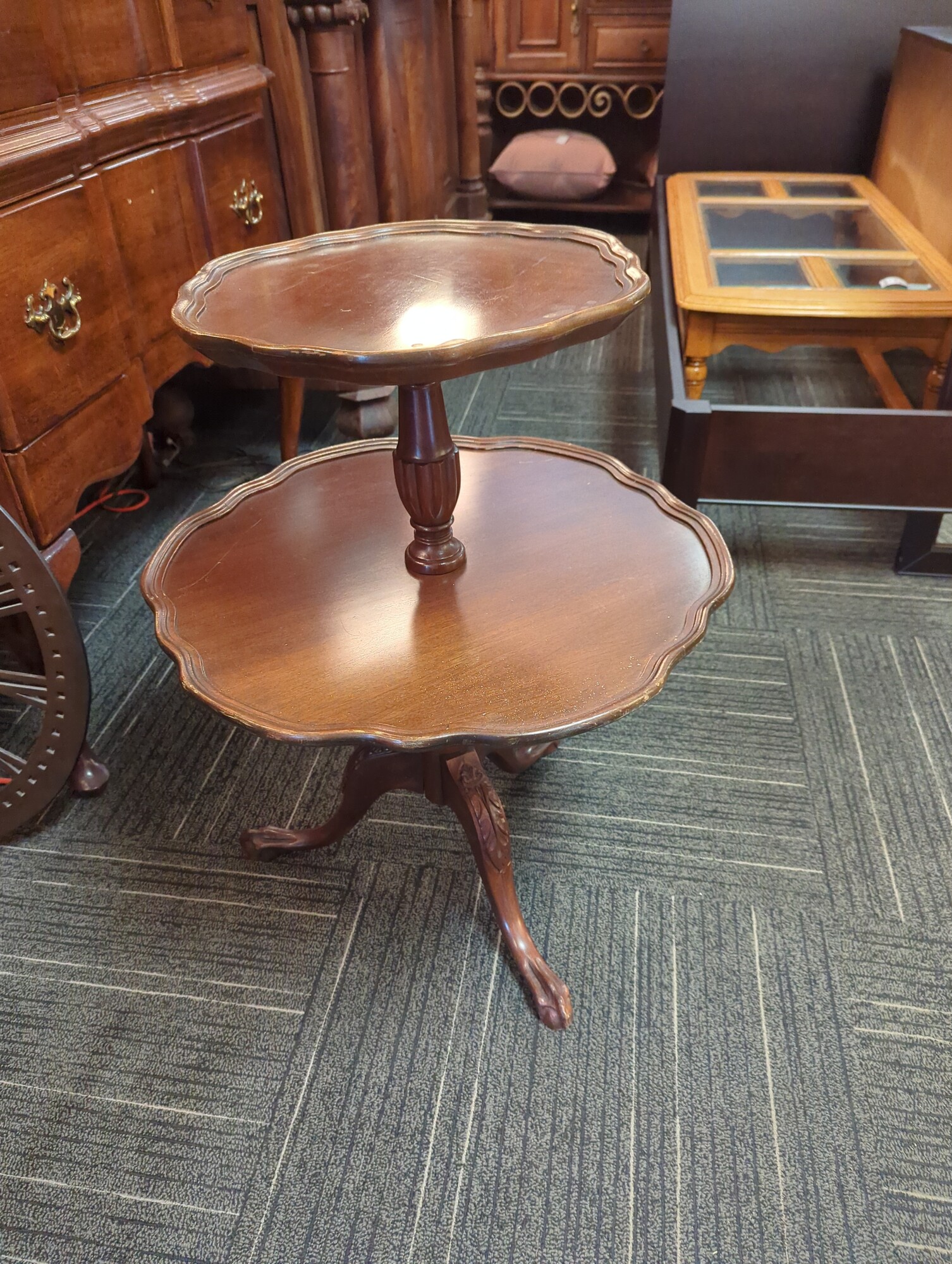 Vintage mahogany table. 24in diameter 30in high.