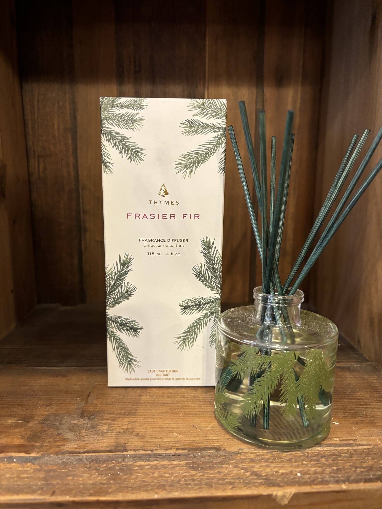 Moutain fresh and glowing with a snap of crisp siberian fir needles, cedarwood and relaxing sandlewood. This highly aromatic reed diffuser has such a beautiful scent that smells like a fresh cut Christmas tree but is great to use year round. This diffuser is 4 ounces