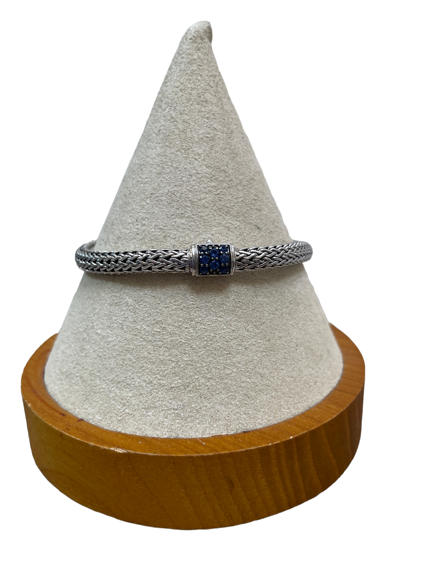 John Hardy Icon Blue Sapphire Bracelet<br />
6.5MM<br />
<br />
sterling silver<br />
blue sapphire<br />
<br />
CURRENT ONLINE<br />
retail: $995