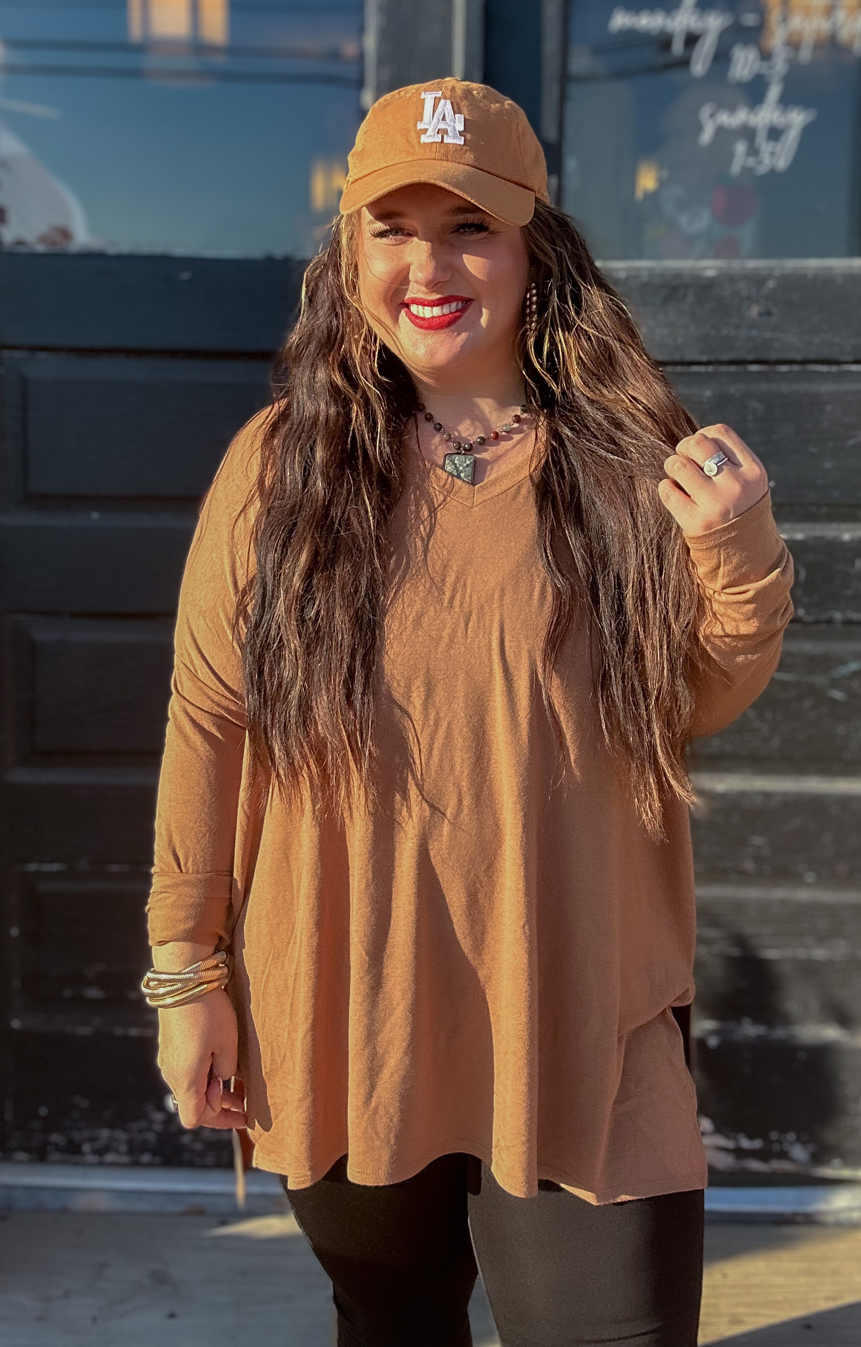 These comfy long sleeve tees are perfect for everyday wear! Dress them up or dress them down, and stay comfy! Perfect for Fall!
Colors: Black, Mocha, Camel
1X through 3X. Madison is wearing a 1X.