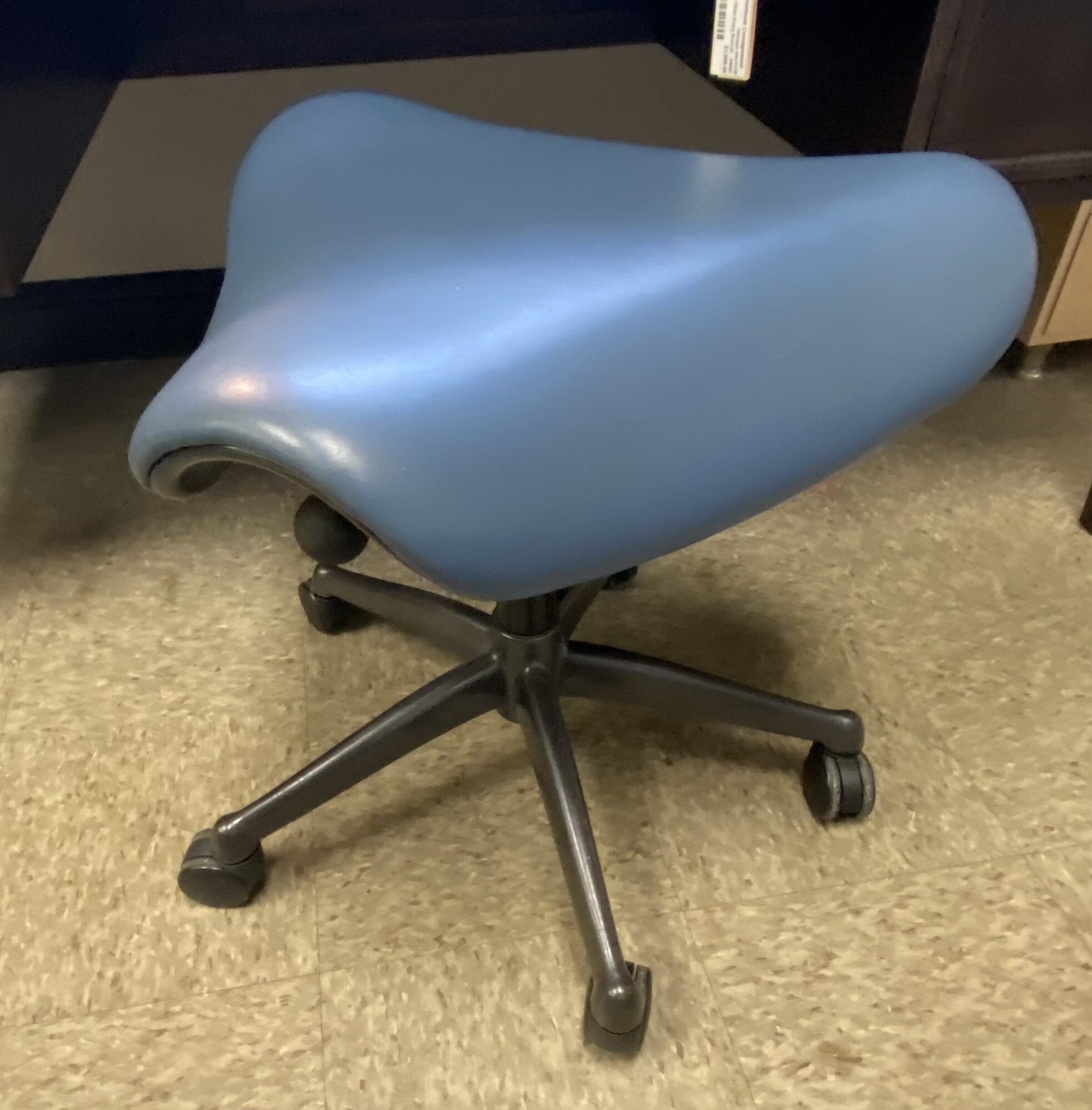Humanscale Freedom Saddle Desk Stool, Blue, Size: 21x24 Inch
Part of Humanscale’s award-winning Freedom seating line, the Freedom Saddle seat drafting stool is the most comfortable, versatile, and ergonomic stool ever made. This rolling saddle stool edition makes sitting comfortable and workplace movement simple while complementing any workspace or residential office. The triangular cushion of the F300 saddle seat drafting stool encourages users to sit in a saddle or riding posture. Sitting in this position lowers the thighs, opens up the hips and allows for improved circulation. The posture also reduces pressure points on the tail bone enabling longer term sitting comfort.