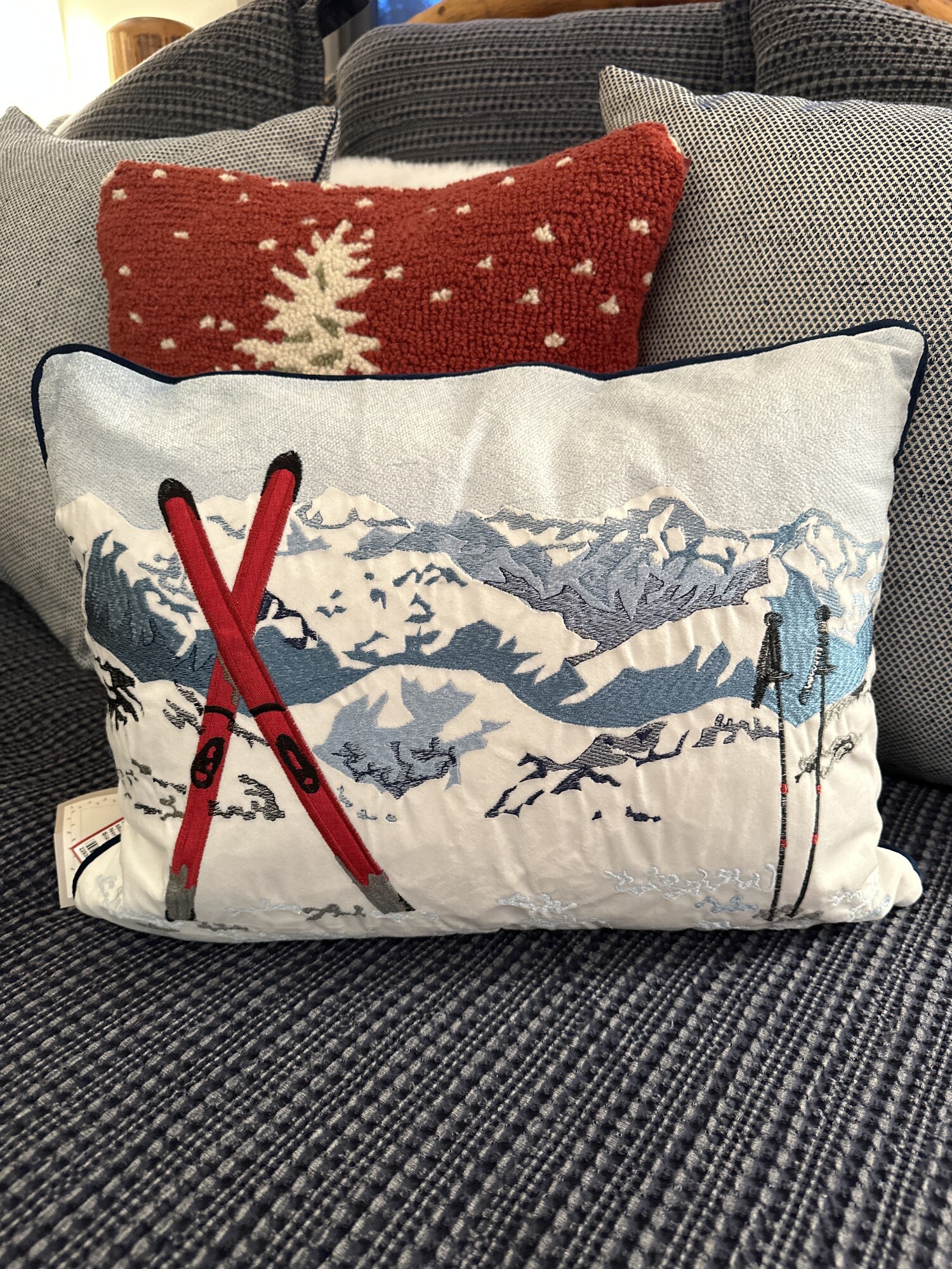 Mountain Ski Pillow

Size: 18Lx13W