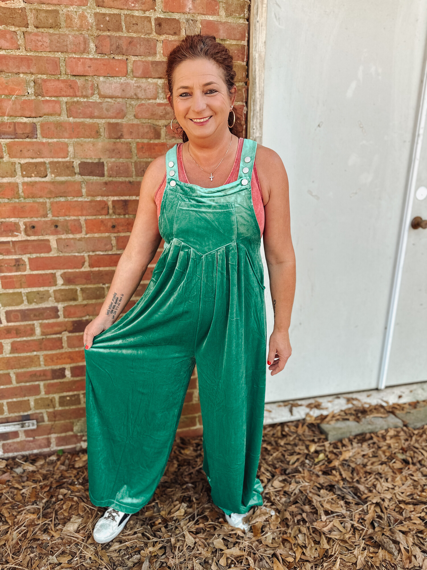 The perfect fit for cooler weather! Add a fedora hat and some jewelry and be the comfiest AND cutest one wherever you go!
These are meant to fit oversized, and come in sizes small through Xlarge!
Available in Chocolate and in Emerald!