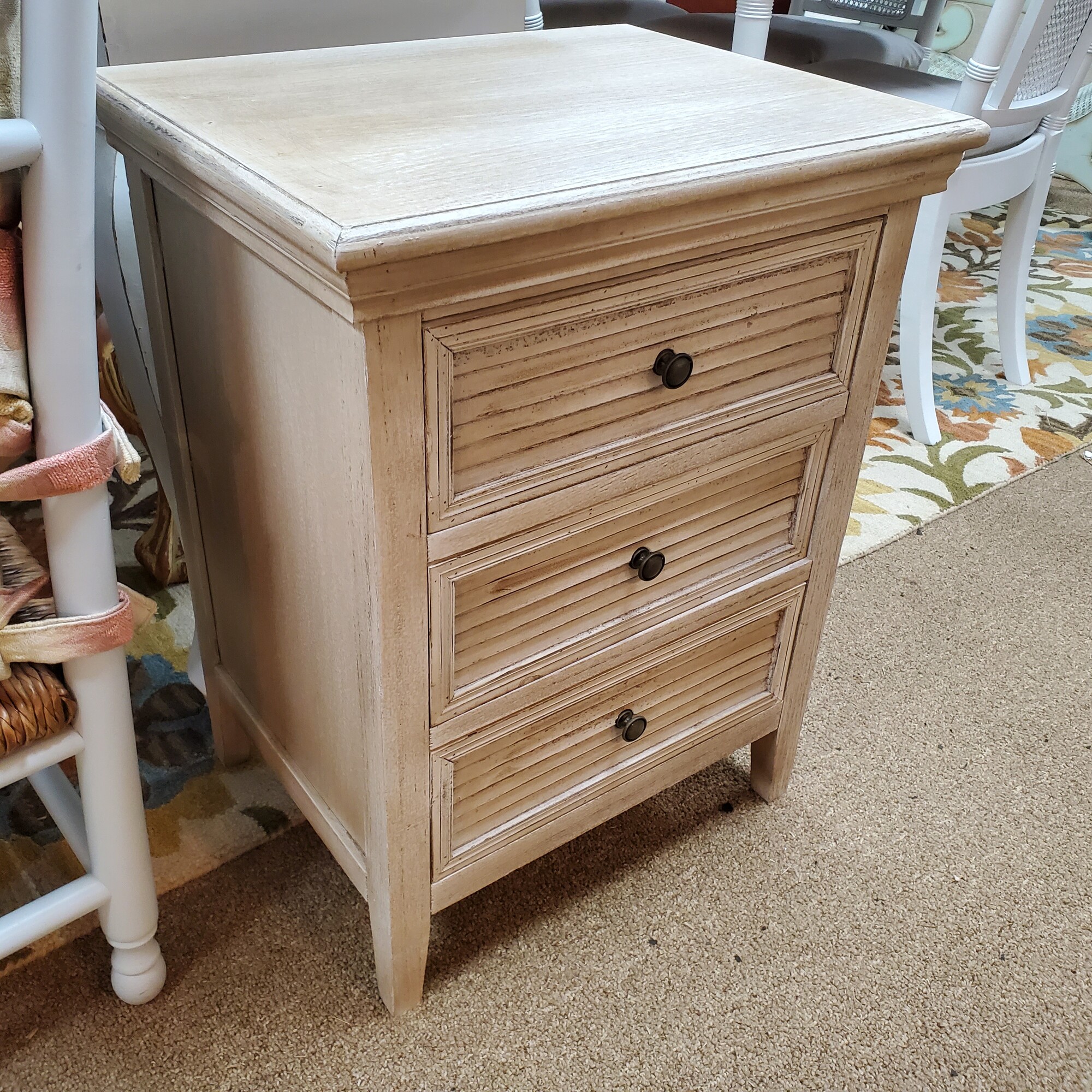 3Dr Nightstand, Distressed White, Size: 20x15x26