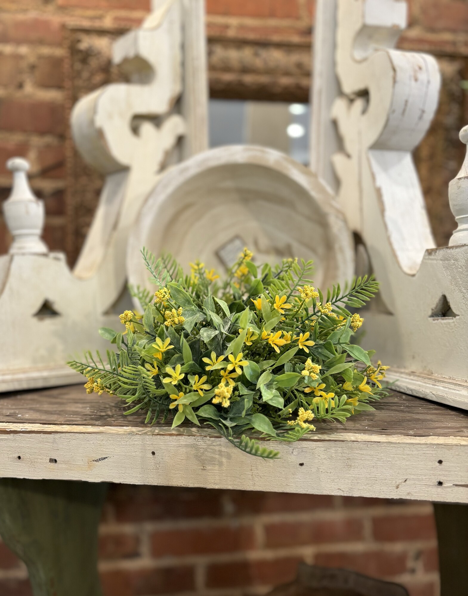 Our newest addition of half spheres is the gorgeous Yellow Fernshot. A perfect half sphere for your spring or summer decor. This beauty measures 12 inches around  and has a mixture of yellow flowers and ferns