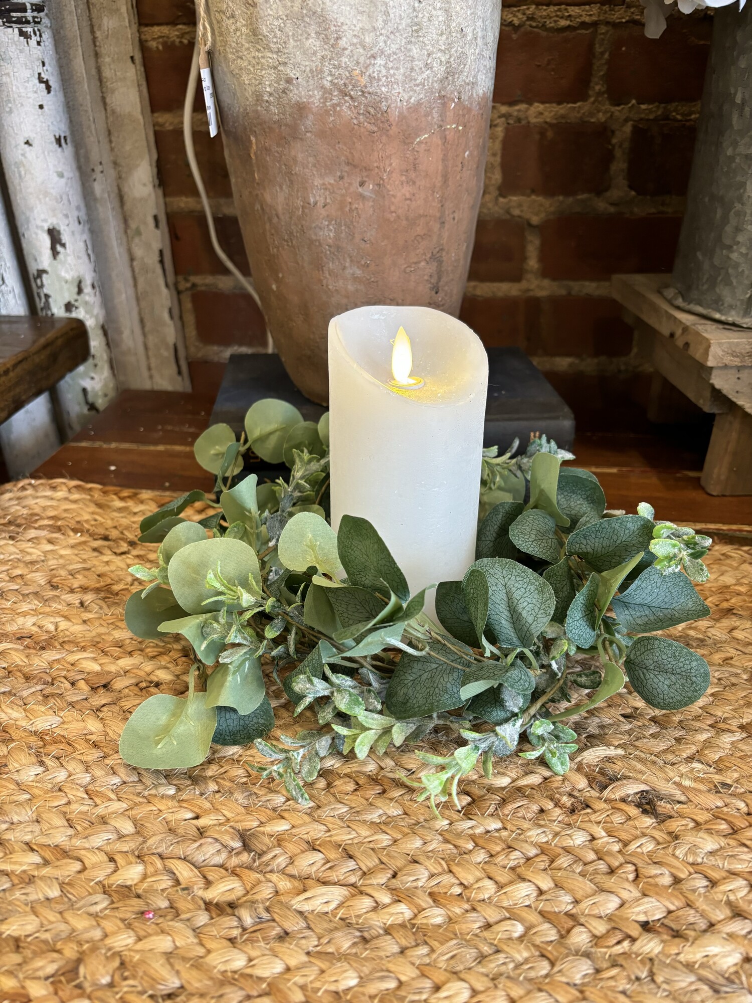 The Eucalyptus Candle Ring is a beautiful all season floral, with its fabric leaves and sprigs of greenry make this a perfecat addition to any decor
Inner ring measrues 5 inches and is approx 10 to 12 inches in width