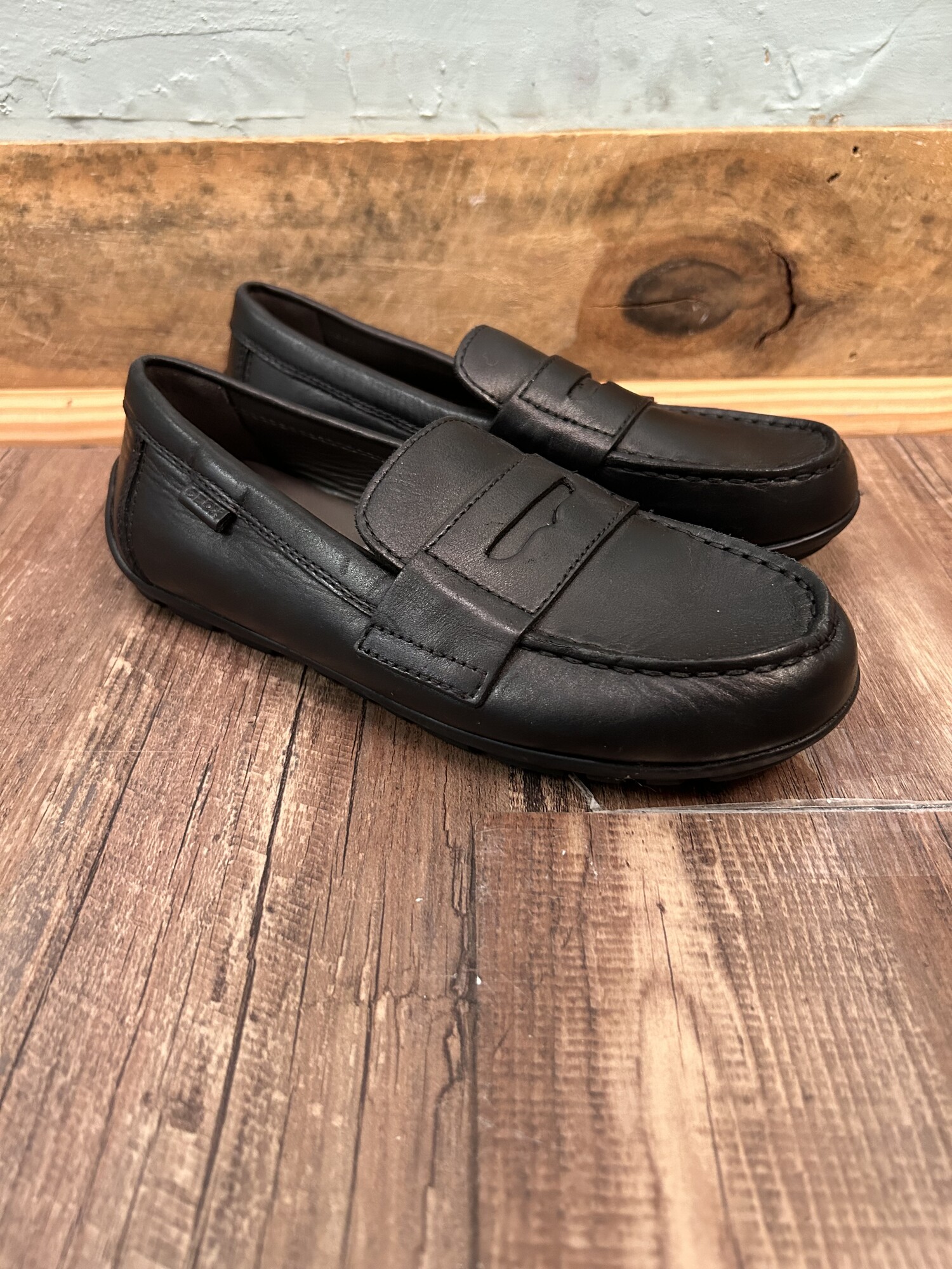 Geox Respira NEW Loafer, Black, Size: Shoes 2.5

*Retails for $80 new*