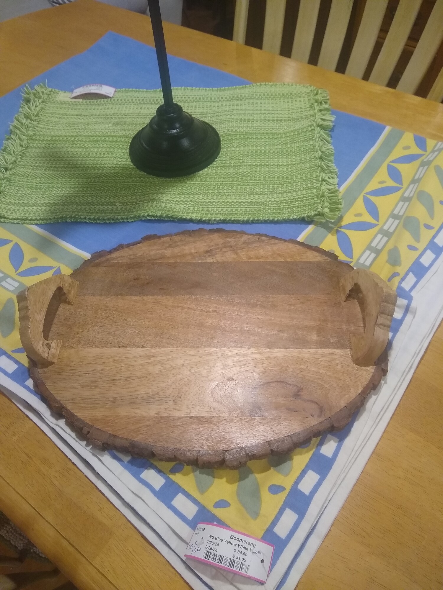 Wood Live Edge Oval Tray

Oval wooden tray with live edge and handles.

Size: 16 in wide X 12 in deep X 1 in high