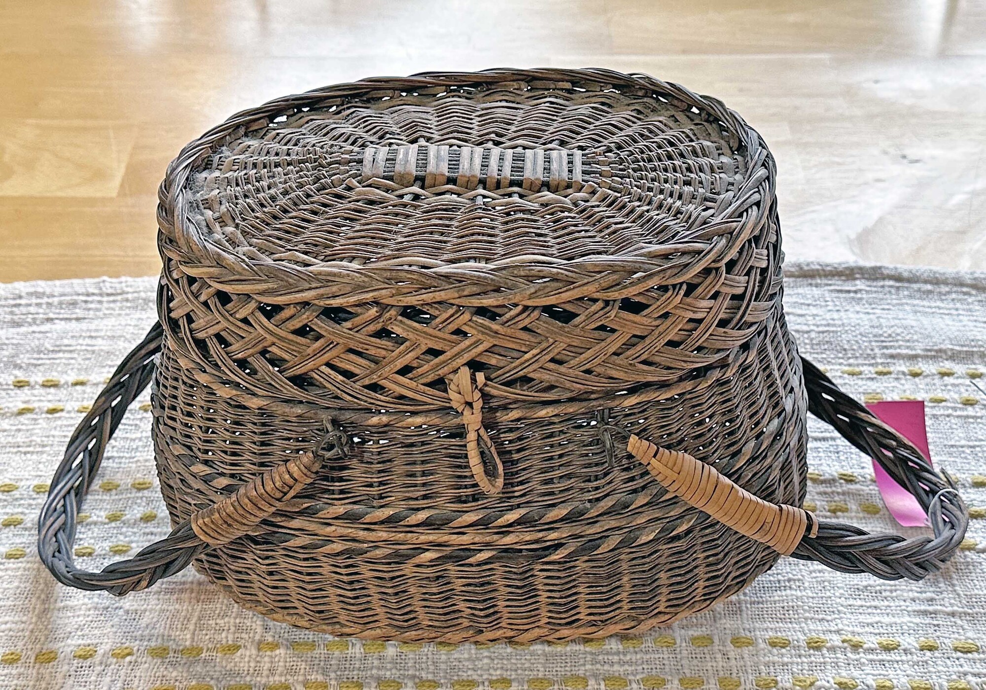 Vintage Purse Style Basket
12 In Wide x 9 In Tall.
Nice for sewing as well!