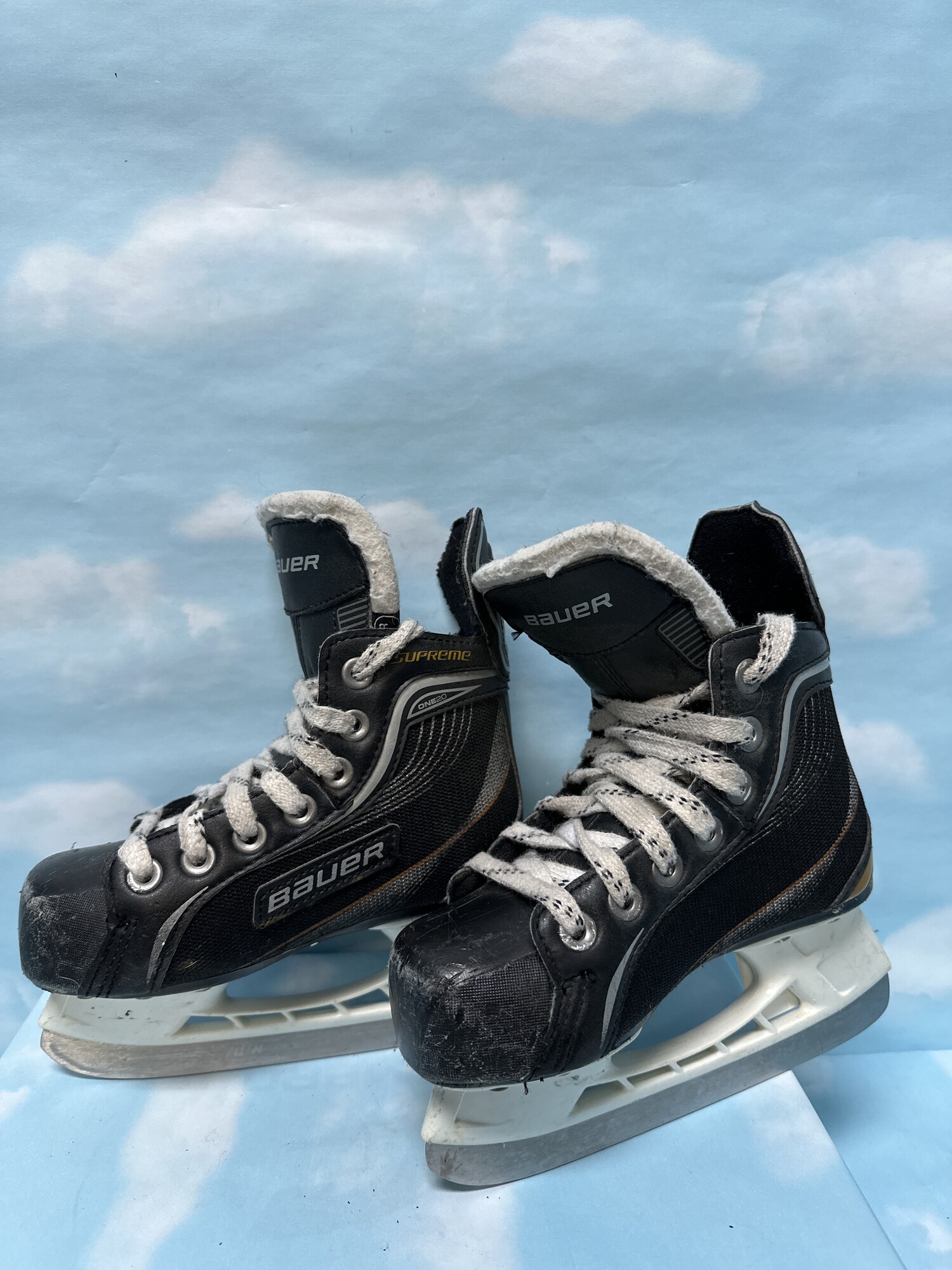 Deals BAUER ONE20 hockey skates