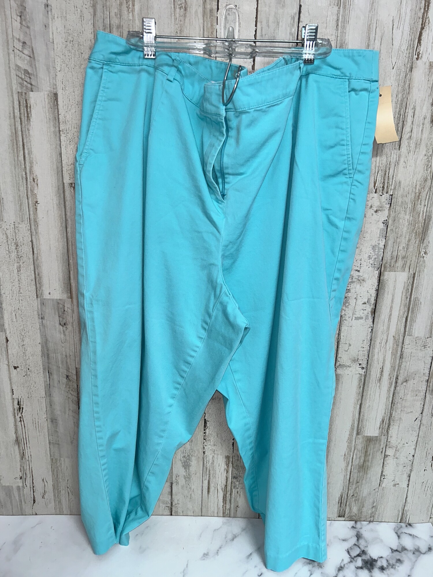 Sz20 Lt Blue Capri Pants | The Plaid Pecan