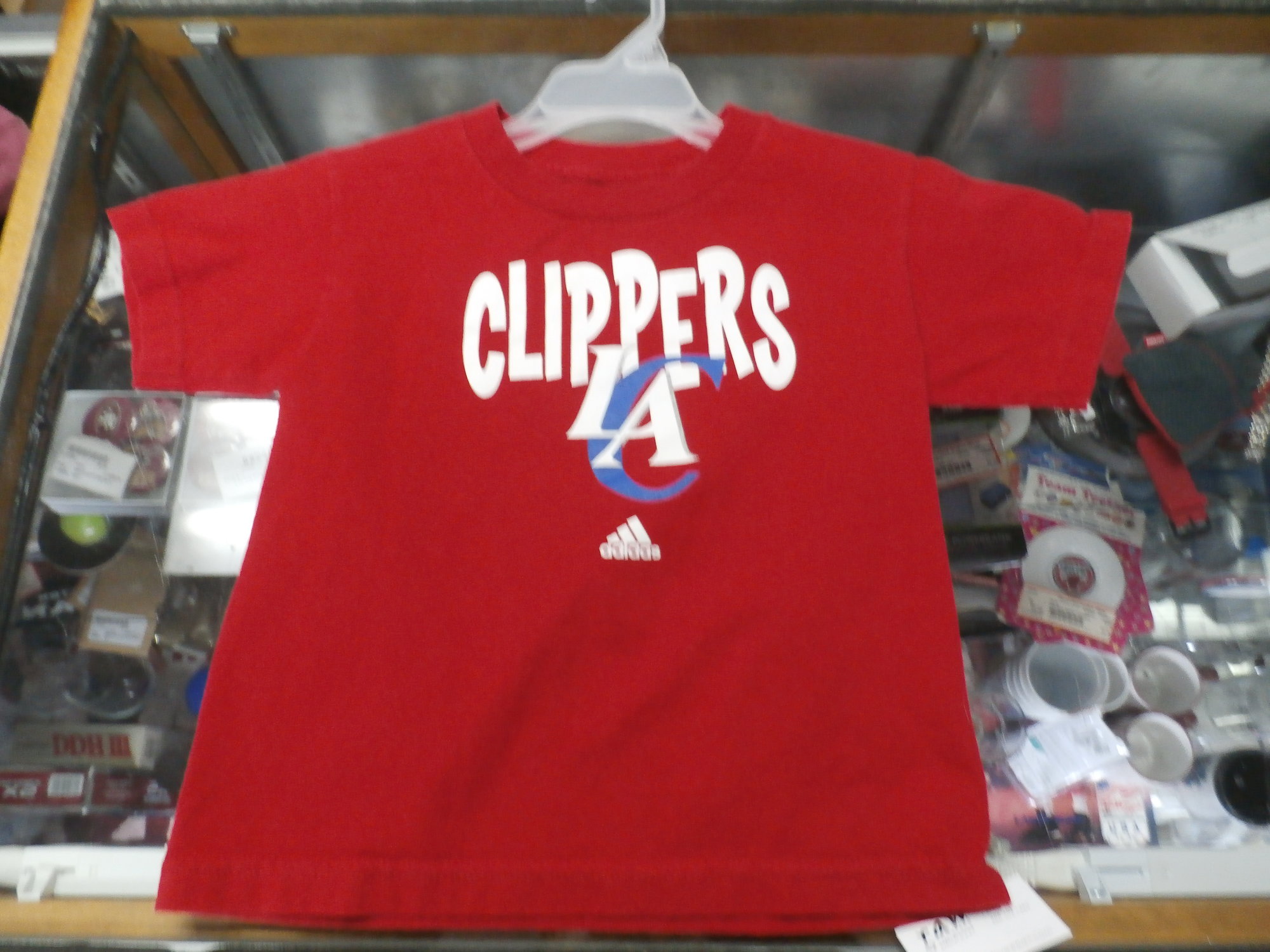 Los Angeles Clippers YOUTH shirt red Adidas size M (5/6) 100% cotton #22807
Rating: (see below) 2- Great Condition
Team: LA Clippers
Player: Team
Brand: Adidas
Size: Boy's Medium 5/6- (Measured Flat: chest 14\", length 17\")
Color: red
Style: short sleeve; screen printed
Material: 100% cotton
Condition: 2- Great Condition; wrinkled; some pilling and fuzz; material is stretched and worn from wearing and washing; some discoloration and fading; no rips or tears; screen printing looks fresh and new; no stains (see photos)
Item #: 22807
Shipping: FREE